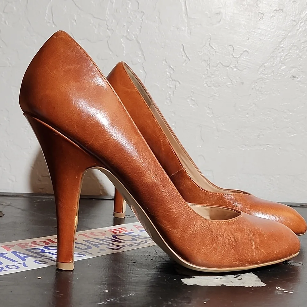 DV Dolce Vita Leather Distressed Leather Heels 8.5